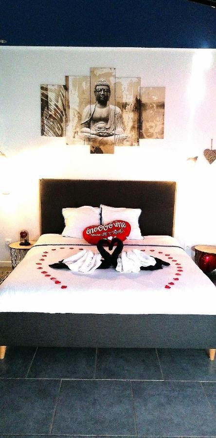 Belle Est La Nuit Bed & Breakfast ลีแวง ภายนอก รูปภาพ