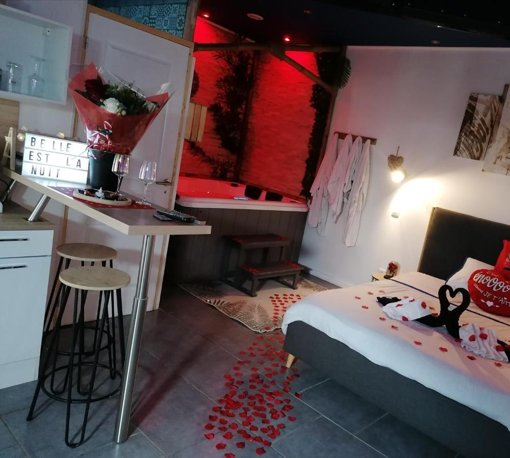 Belle Est La Nuit Bed & Breakfast ลีแวง ภายนอก รูปภาพ